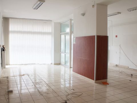 Kiadó Üzlethelyiség 4400 Nyíregyháza , 
