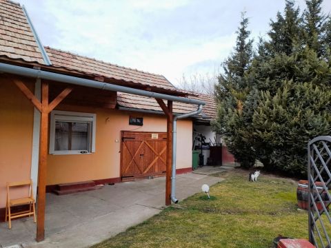 Eladó Ház 2252 Tóalmás , családi házas, csendes