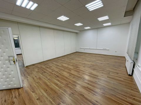 Kiadó Iroda 1103 Budapest 10. kerület , Klímás, felújított, iroda- és üzlethelyiségek kiadók rezsivel együtt 4.200Ft/m2 áron a Gyömrői út belváros-közeli részén (58m2, 2 irodahelyiség)!