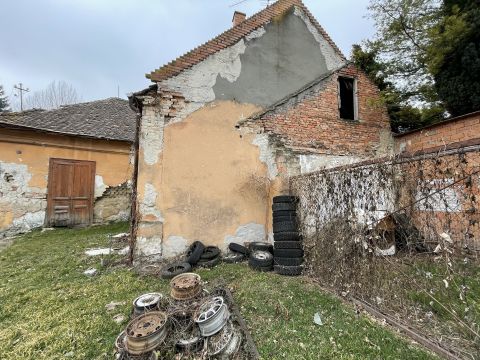 Eladó Ház 6000 Kecskemét Eladó polgári ház Kecskemét belvárosában nagy telekkel!