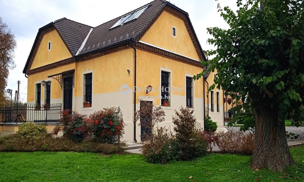 7478 Bárdudvarnok , Családi fészek történelembe ágyazva — 1/20