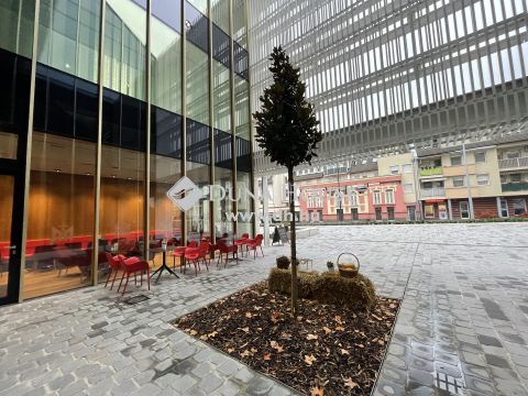 Eladó Üzlethelyiség, Zala megye, Zalaegerszeg - Belvárosi utcafronti bejáratú üzlethelyiség