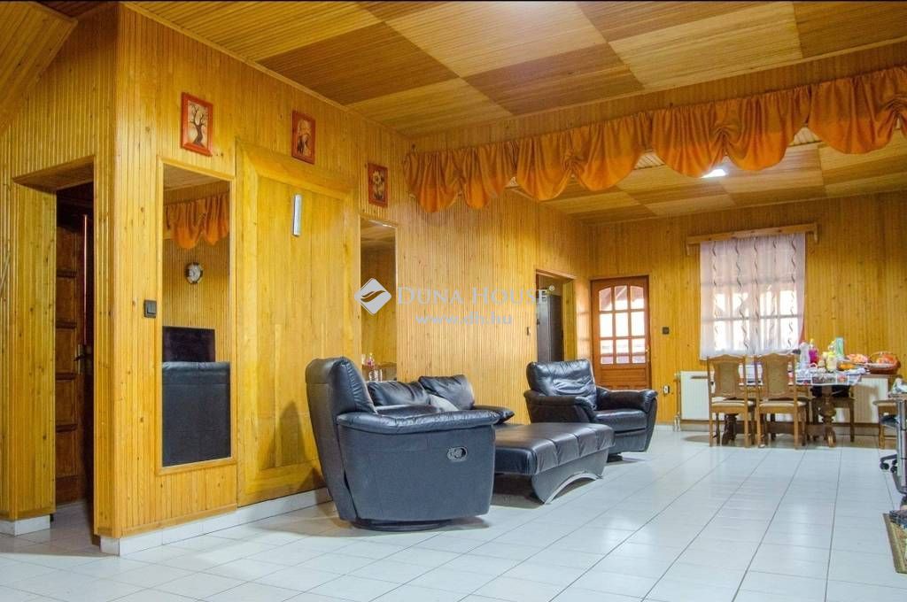 4440 Tiszavasvári , Pennyhez közel — 1/28