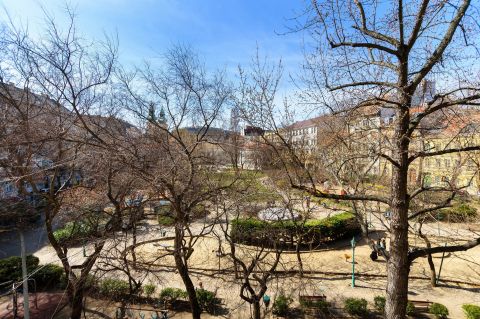 Eladó Lakás 1053 Budapest 5. kerület KÁROLYI KERTRE PANORÁMÁS, GYÖNYÖRŰEN FELÚJÍTOTT OTTHON