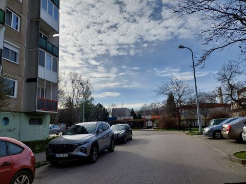 Eladó Üzlethelyiség 2800 Tatabánya 