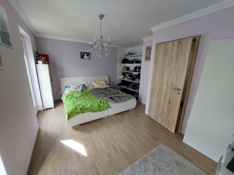 Eladó Ház 8412 Veszprém Gyulafirátóton 3 éve épőlt 5 szobás 3 fürdőszobás családi ház