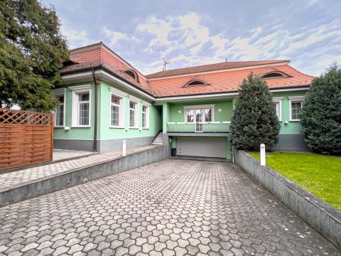 Eladó Ház 1165 Budapest 16. kerület , XVI. kerületben Ómátyasföldön a Csinszka utcába ELADÓ egy 313 nm-es LUXUS minőségű Rezidencia!