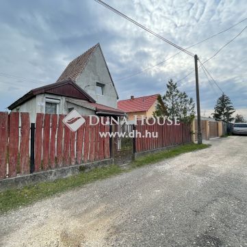 Eladó Ház, Komárom-Esztergom megye, Oroszlány - Város szélén