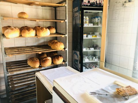 Eladó Üzlethelyiség 2711 Tápiószentmárton , Ceglédtől alig 10 percre jól működő családi  pékség eladó!