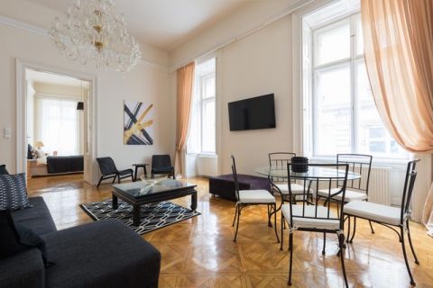 Eladó Lakás 1052 Budapest 5. kerület , Váci utca Párizsi utca sarkán, 4 szobás gyönyörű lakás!