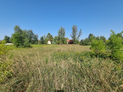 Eladó Telek 8646 Balatonfenyves , Kellemes környezetben!