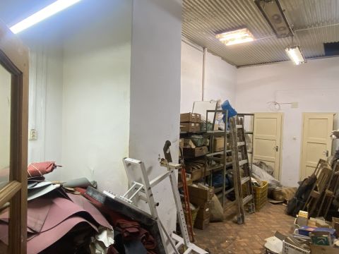 Eladó Üzlethelyiség 1081 Budapest 8. kerület , NÉPSZINHÁZ UTCAI ÜZLETHELYISÉG