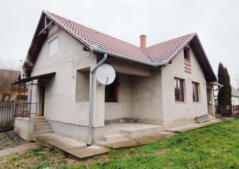 Eladó Ház 7514 Tarany , Tarany falujának csendes utcájában, emeletes, kertes családiház eladó! 