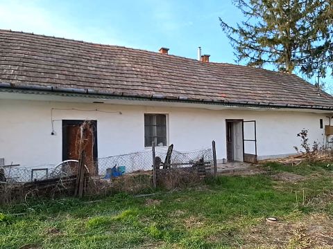 Eladó Ház 8124 Káloz , Káloz csendes részén családi ház eladó