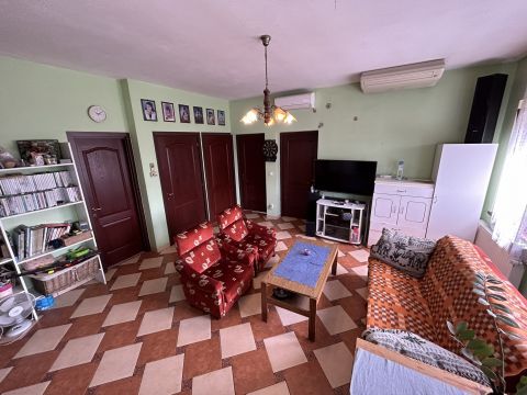 Eladó Ház 2347 Bugyi , Bugyi csendes utcájában