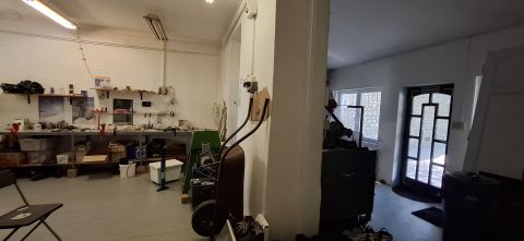 Eladó Üzlethelyiség 7623 Pécs , 'Belvárosi utcafronti üzlethelyiség parkolókkal'