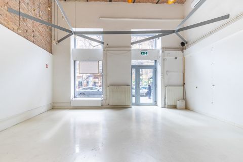 Eladó Üzlethelyiség 1067 Budapest 6. kerület , Üzlethelyiség a Körúton Nyugati és Oktogon között