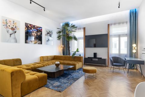 Eladó Lakás 1065 Budapest 6. kerület BELVÁROSBAN HÁROM EN SUITE HÁLÓSZOBÁS DESIGN LAKÁS 