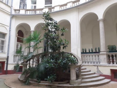 Eladó Lakás 1054 Budapest 5. kerület , Parlament közelében két apartmanos Airbnb lehetőséggel  eladó ingatlan