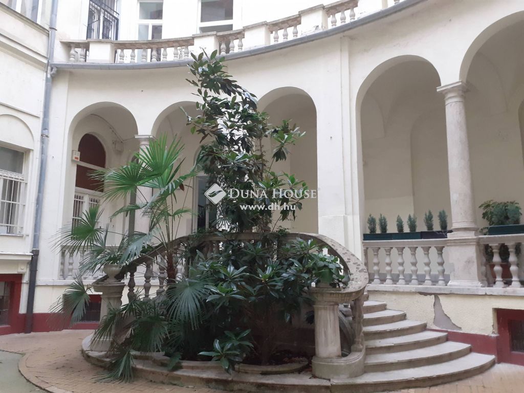 1054 Budapest 5. kerület , Parlament közelében két apartmanos Airbnb lehetőséggel  eladó ingatlan — 1/30