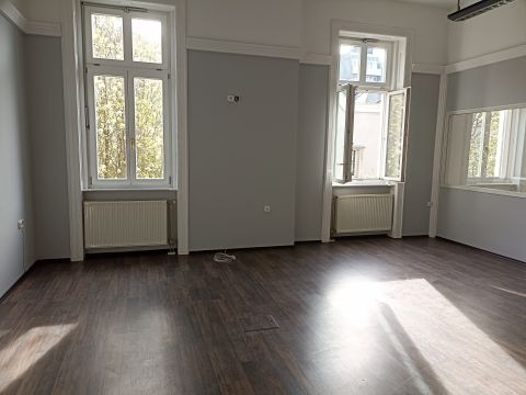 Kiadó Iroda 8900 Zalaegerszeg Zalaegerszeg főutcáján