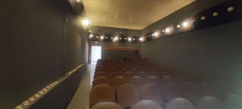 Kiadó Intézmény 1074 Budapest 7. kerület , MOZIVAL KIADÓ EGY KULTÚRÁLIS CÉLRA HASZNÁLHATÓ INTÉZMÉNY 