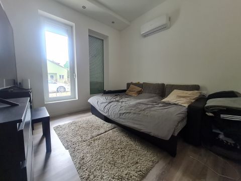 Eladó Ház 8600 Siófok , Sóstón parközeli modern újszerű kertkapcsolatos lakás