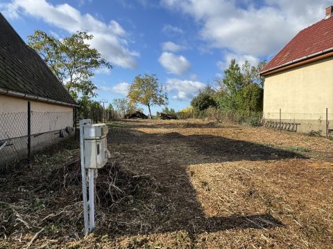 Eladó Telek 2458 Kulcs 