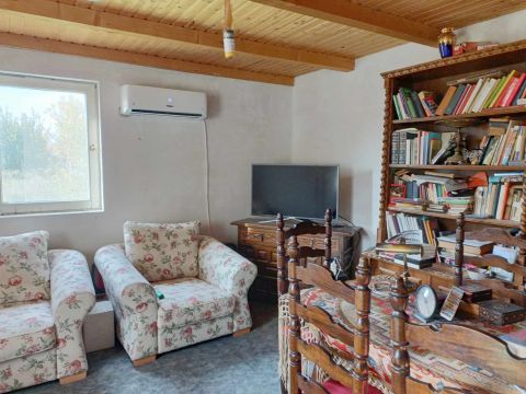 Eladó Ház 6032 Nyárlőrinc Nyárlőrinc csendes utcájában eladó vállalkozásra, gazdálkodásra, alkalmas ház, 1435m2 területtel