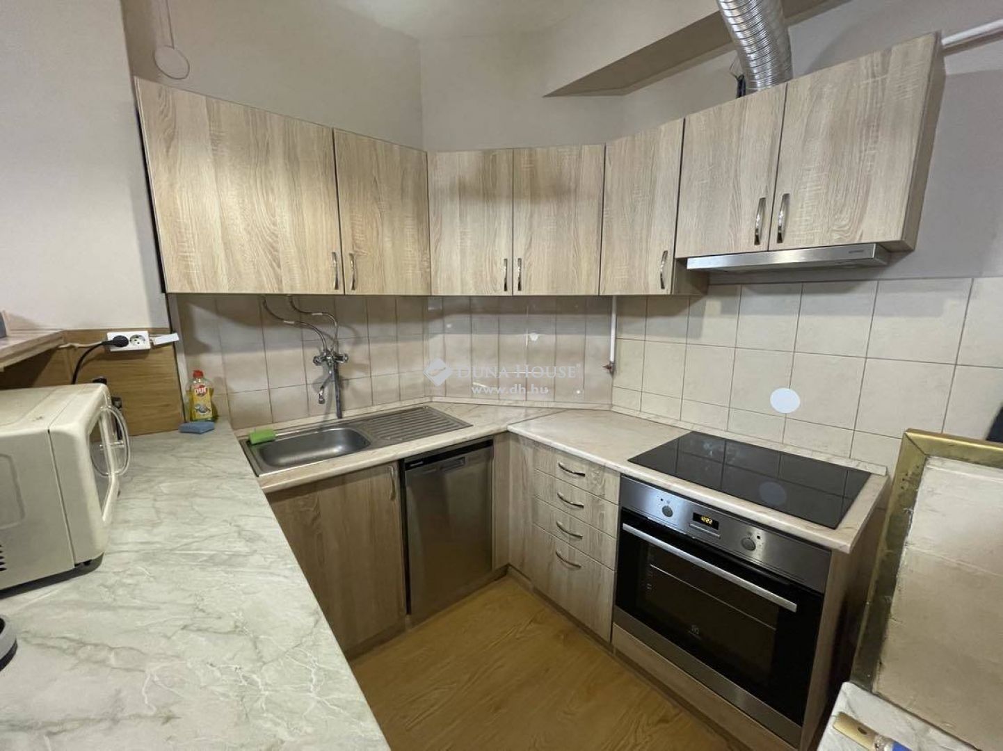 Üzlethelyiség és lakás egyben Kalocsán – LK032752