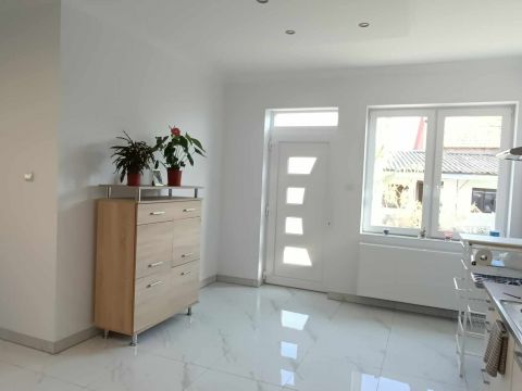 Eladó Ház 2750 Nagykőrös Nagykőrös Abonyi út közelében 83 m2 igényesen FELÚJÍTOTT nappali plusz 2 szobás családi ház eladó!