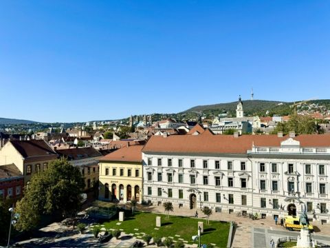 Kiadó Iroda 7621 Pécs 