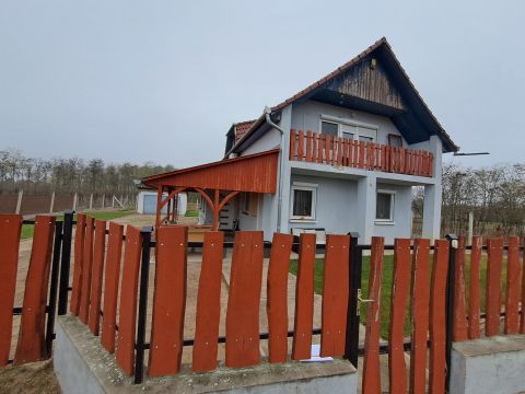 Eladó Ház 2713 Csemő , Nincs utca