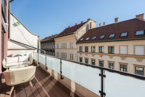Eladó Lakás 1061 Budapest 6. kerület Király utcában - OPERAHÁZ közelében újszerű lakás, TERASSZAL!