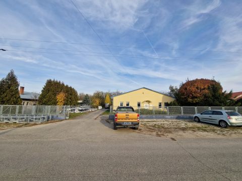Eladó Ipari 6345 Nemesnádudvar , 54-es főútról megközelíthető ipari terület a település szélén
