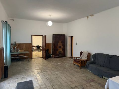Eladó Üzlethelyiség 9162 Bezi , COOP Élelmiszer közelében