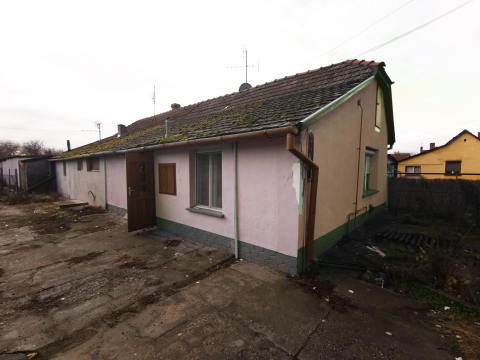 Eladó Ház 6000 Kecskemét , ÜZLET VAGY KÉTGENERÁCIÓS LAKÓINGATLAN