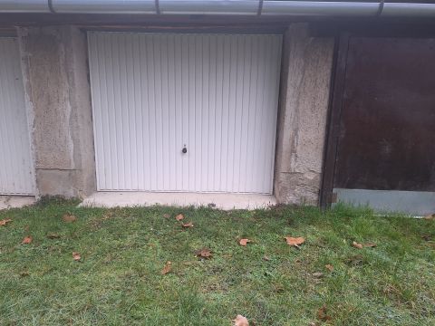 Eladó Parkoló 9600 Sárvár , Sárvár Gárdonyi Iskola 