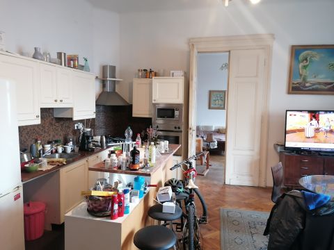 Eladó Lakás 1082 Budapest 8. kerület Csendes utcára néző 2 lakássá alakított, magasemeleti, liftes házban