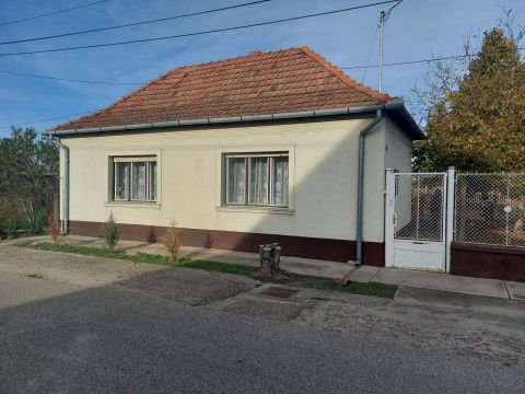 Eladó Ház 6070 Izsák 