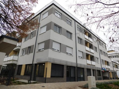 Eladó Lakás 6000 Kecskemét Első emeleti, nagy erkélyes 2 szobás lakás a Live lakóparkban eladó!