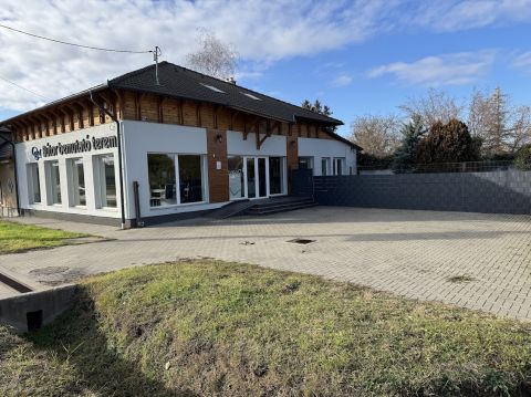 Eladó Üzlethelyiség 2330 Dunaharaszti , Budapest határán vállalkozásra és lakhatásra is !
