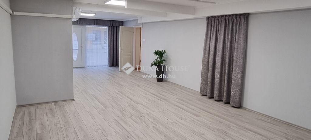 6000 Kecskemét , Kecskemét Piac közeli üzlethelyiség akár lakásnak akár irodának eladó! — 1/9