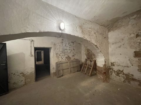Eladó Tároló/Raktár 9700 Szombathely , Mártírok tere