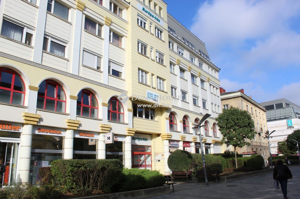 4400 Nyíregyháza , Szűk belváros, SÉTÁLÓ UTCA — 1/21