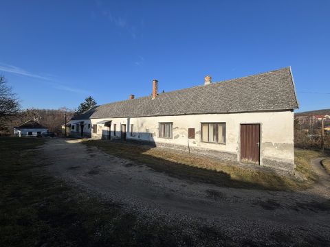 Eladó Iroda 2889 Súr 