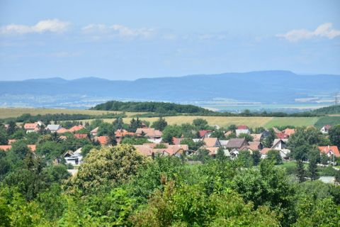 Eladó Lakás 2645 Nagyoroszi , Kertész u. 1