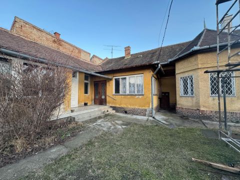 Eladó Ház 1181 Budapest 18. kerület Befektetők figyelmébe Budapest 18 kerület Baross utca!! 