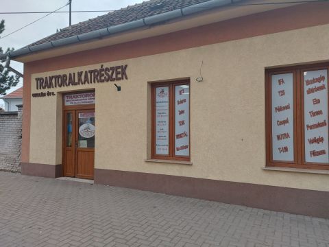 Eladó Üzlethelyiség 2750 Nagykőrös 