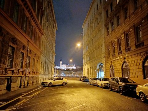 Eladó Lakás 1054 Budapest 5. kerület Szabadság tér és a Duna között